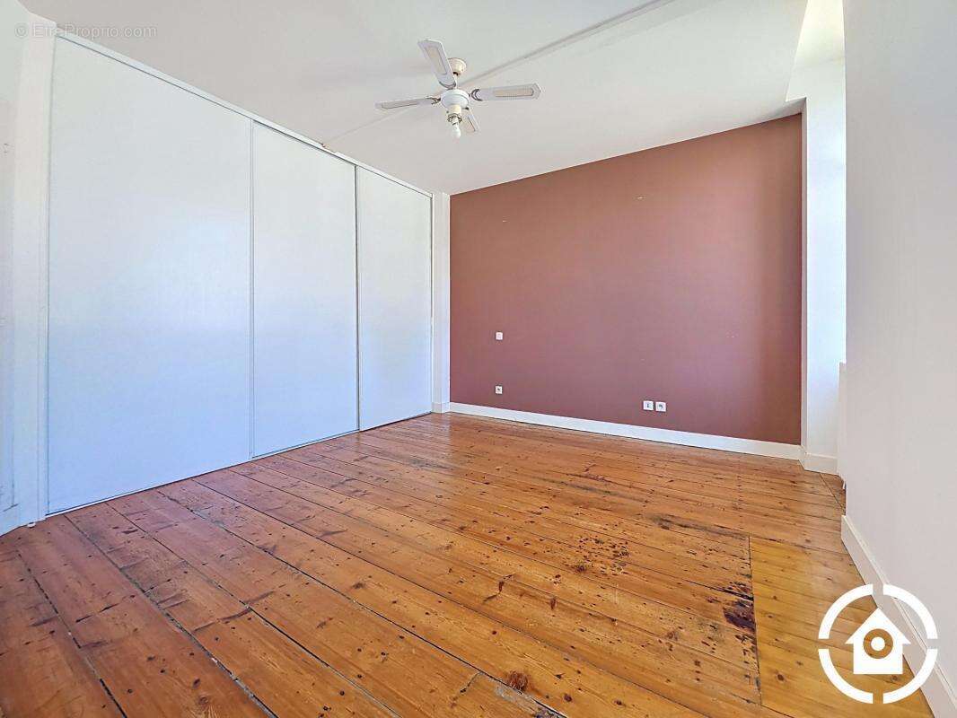 Maison à GENSAC-LA-PALLUE