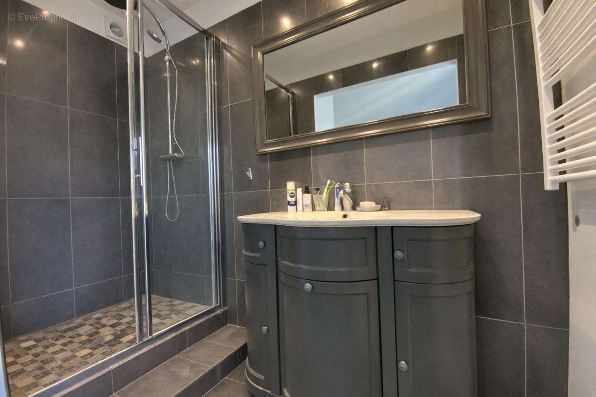 Appartement à LEVALLOIS-PERRET