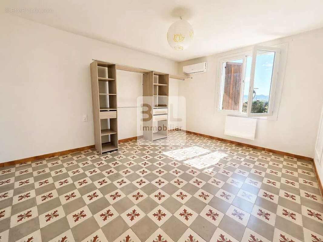 Appartement à LAUDUN-L'ARDOISE