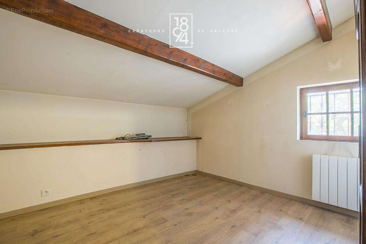 MARSEILLE 14ᵉ – Le Canet  Maison familiale 127 m² avec garage, jardin et piscine – Fort potentiel - photo 12