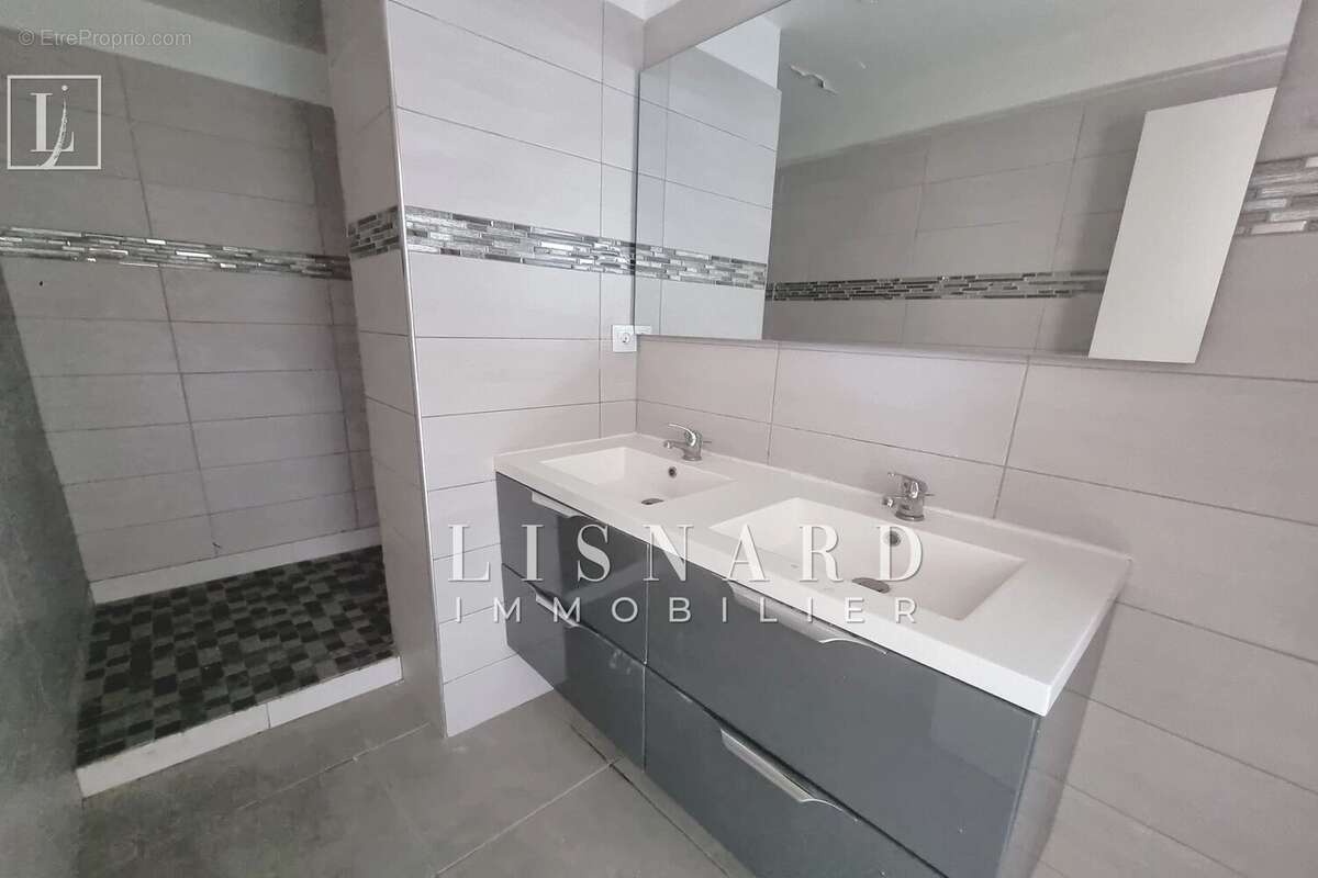 Appartement à VALLAURIS