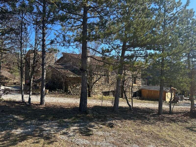 Commerce à LARDIER-ET-VALENCA