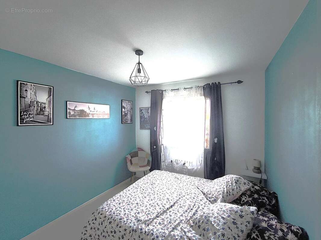 Maison à CRUZILLES-LES-MEPILLAT