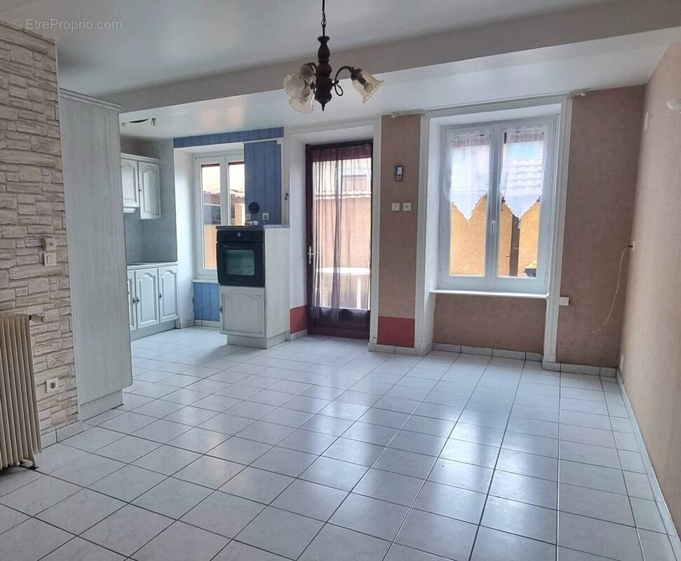 Maison à SAINT-JUST-LA-PENDUE