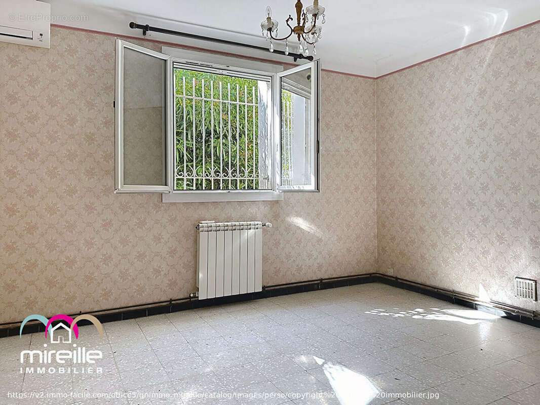 Maison à JONQUIERES-SAINT-VINCENT