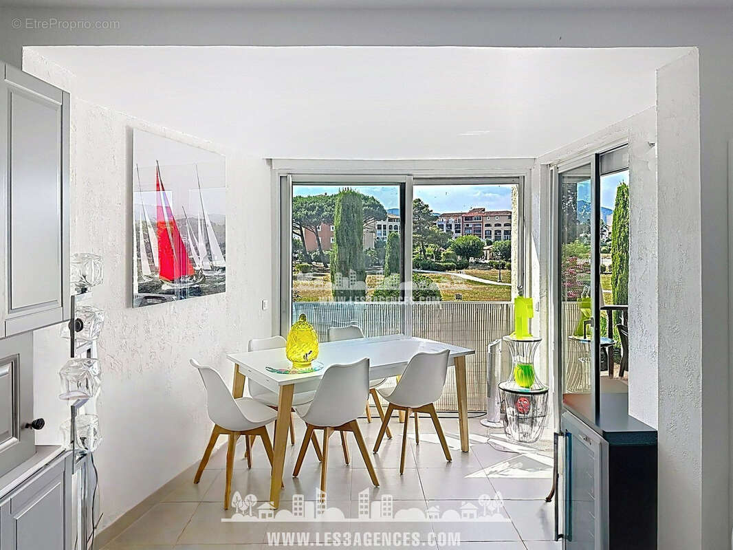 Appartement à COGOLIN