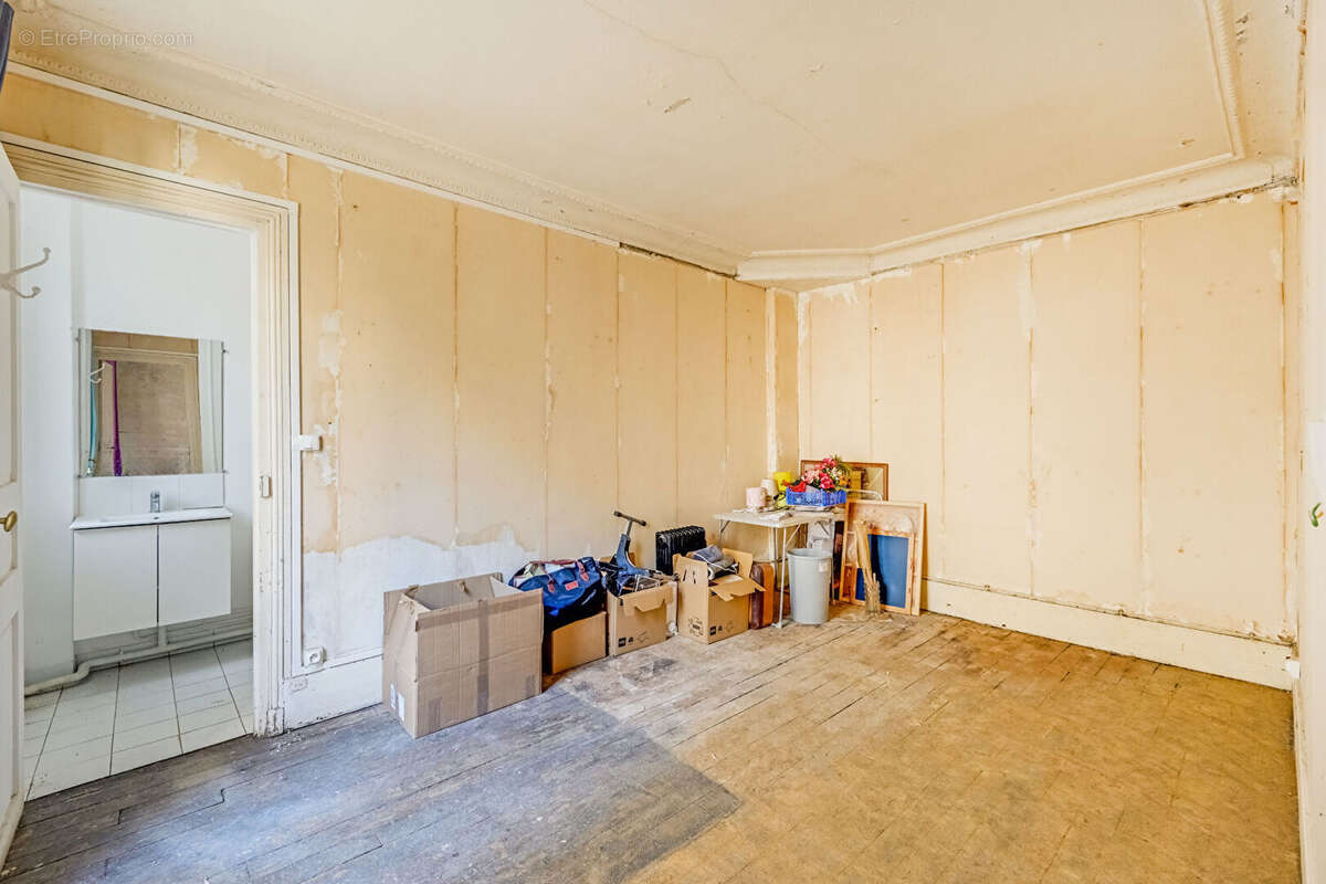 Paris 18ème - Rue Ordener - T2 de 38 m² à fort potentiel - photo 11