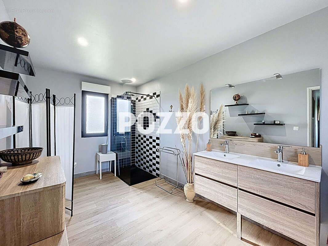 A Vendre - Cuves - Maison 6 pièce(s) 215 m² - photo 14