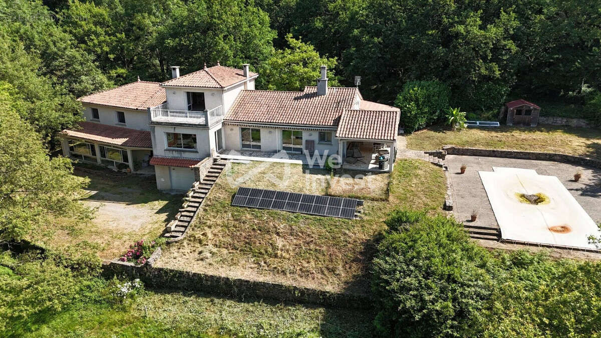 Maison 340 m² à Saint-Amans-Valtoret  - photo 4