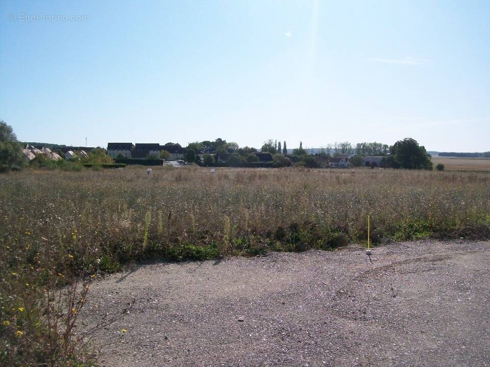 Terrain à BRESLES