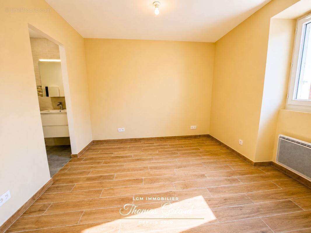 Maison en pierre rénovée avec 2 chambres, jardin et vie de plain-pied à Ouzouer-le-Doyen - 15 minutes de Châteaudun - photo 4