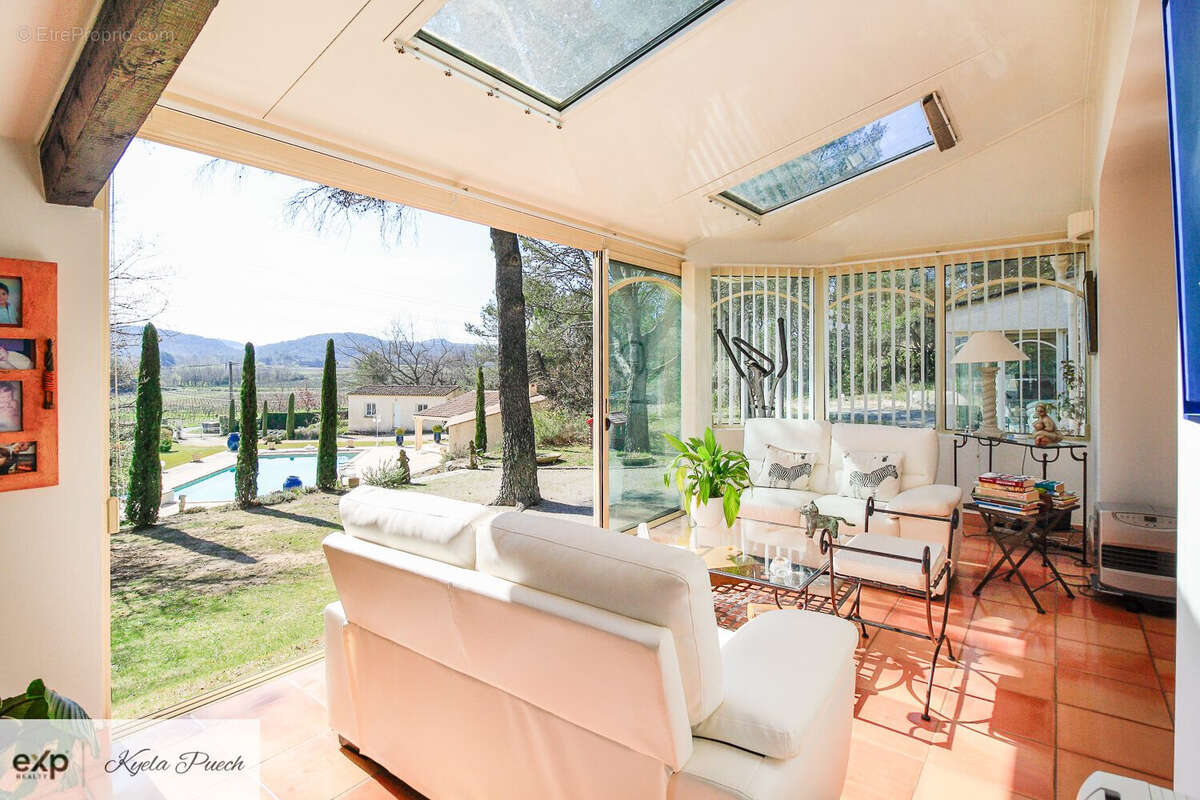 villa sur Rognes, proche du Luberon et Aix-en-Provence avec jardin, piscine et vue- Kyela Puech, exp luxury