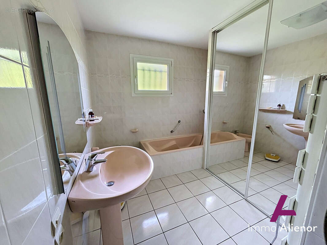 Maison 164 m² à Belin-Beliet  - photo 6