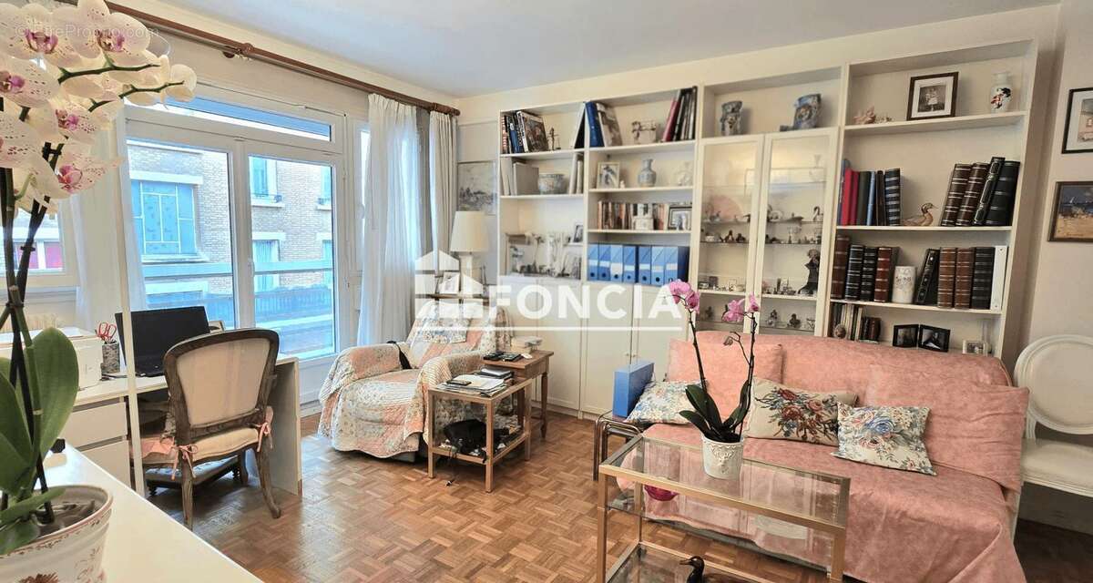 Appartement à PARIS-17E