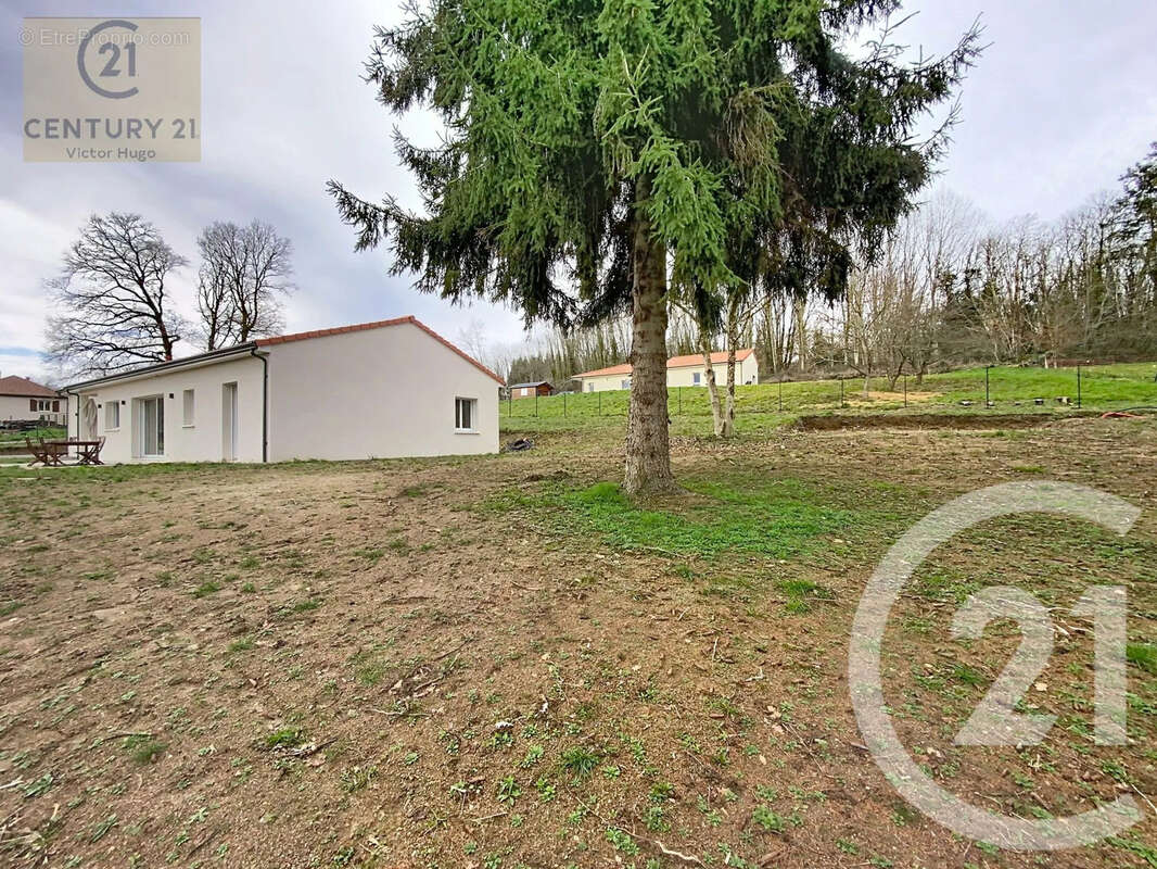 Maison à SAINT-JUNIEN