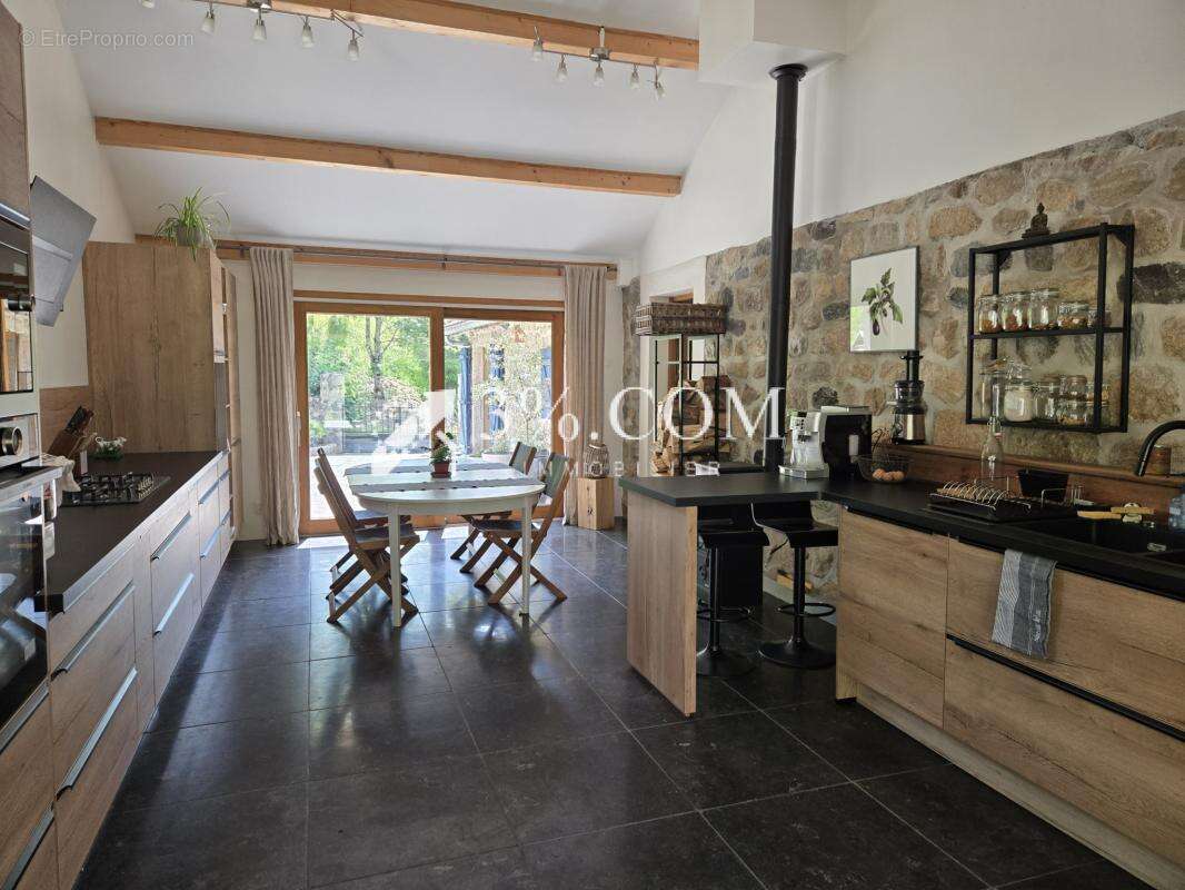Mas en pierre de pays de 236 m2 avec piscine sur terrains de - photo 7