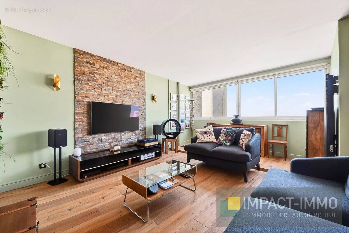 Appartement à COURBEVOIE