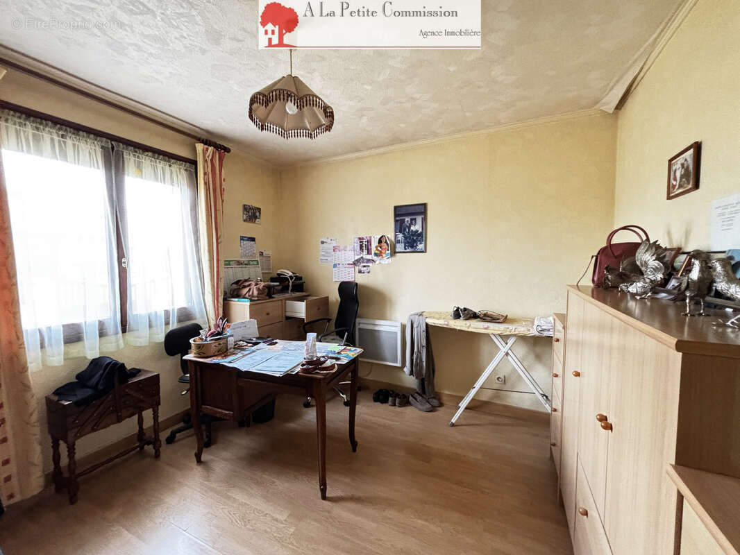 À vendre à Luisant   Une maison familiale aux beaux volumes ! - photo 7