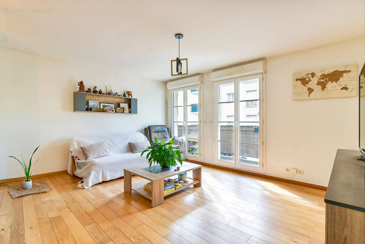 Appartement à BRIE-COMTE-ROBERT