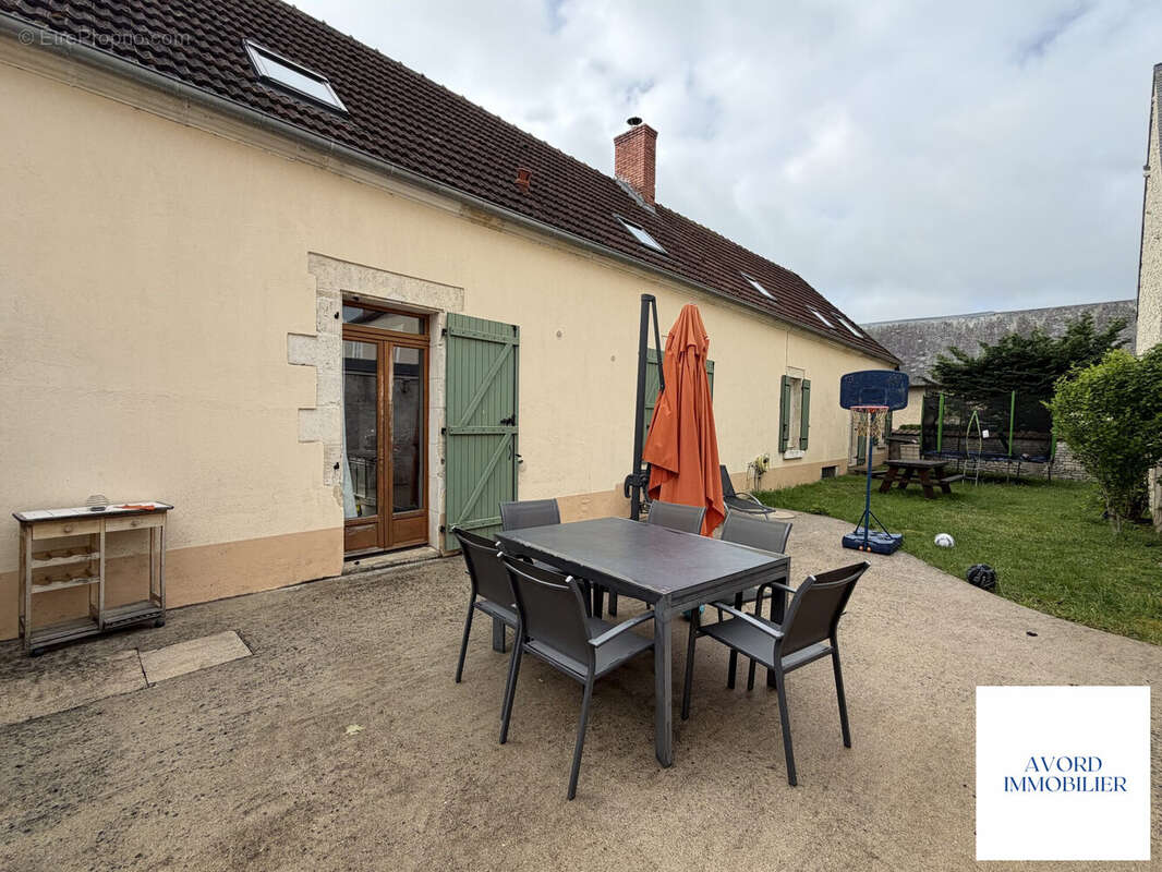Jardin + terrasse - Maison à ETRECHY
