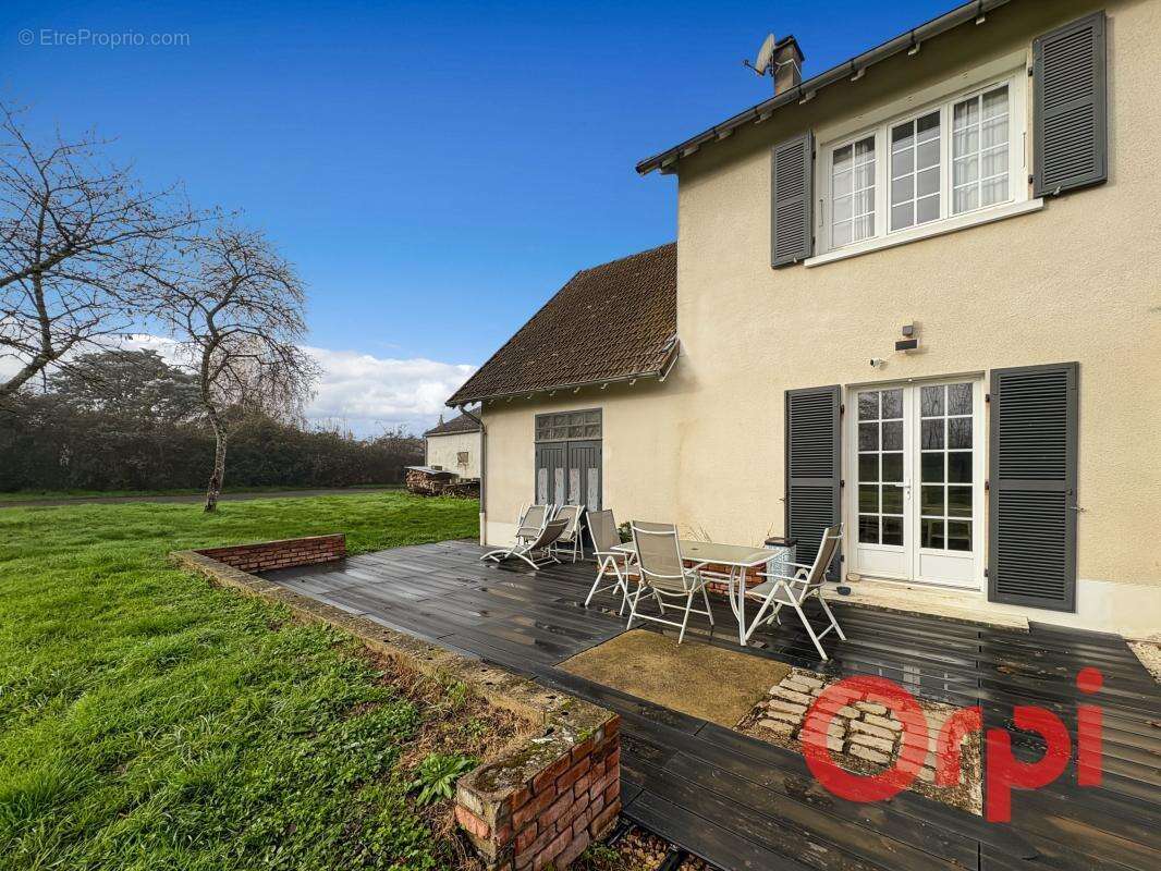 Maison à LA GUERCHE-SUR-L&#039;AUBOIS