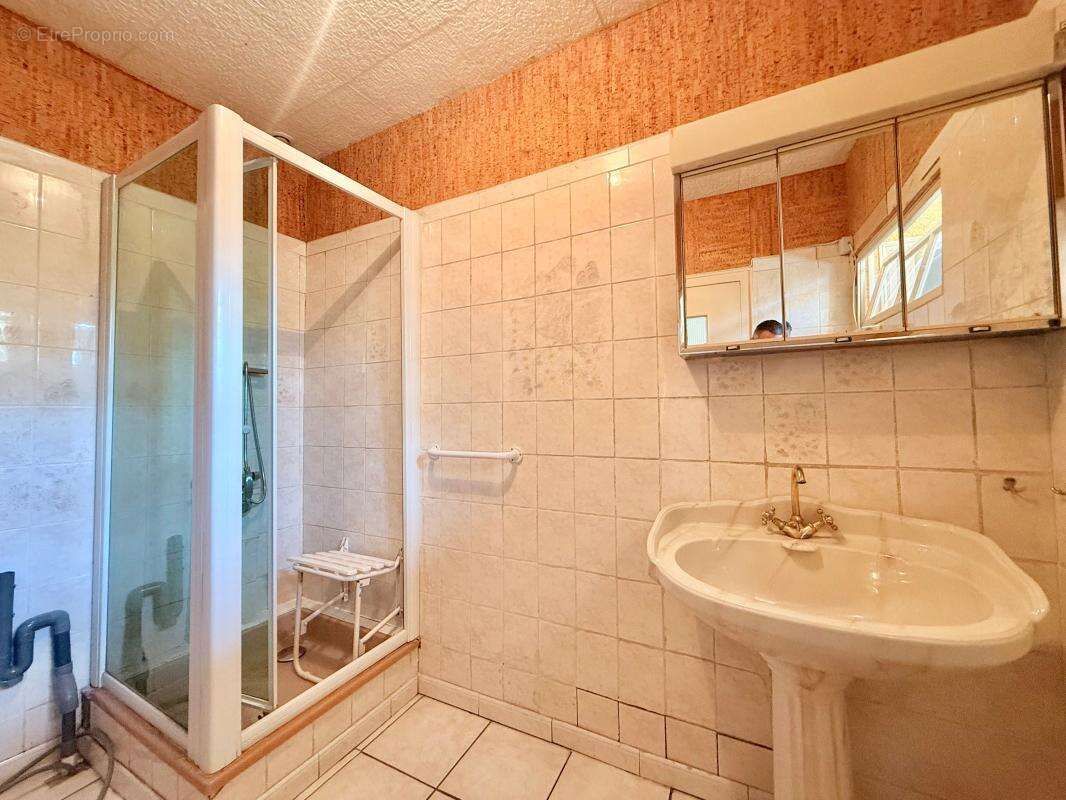 Maison avec 3 chambres et 2 garages sur un terrain de 742m² - photo 16