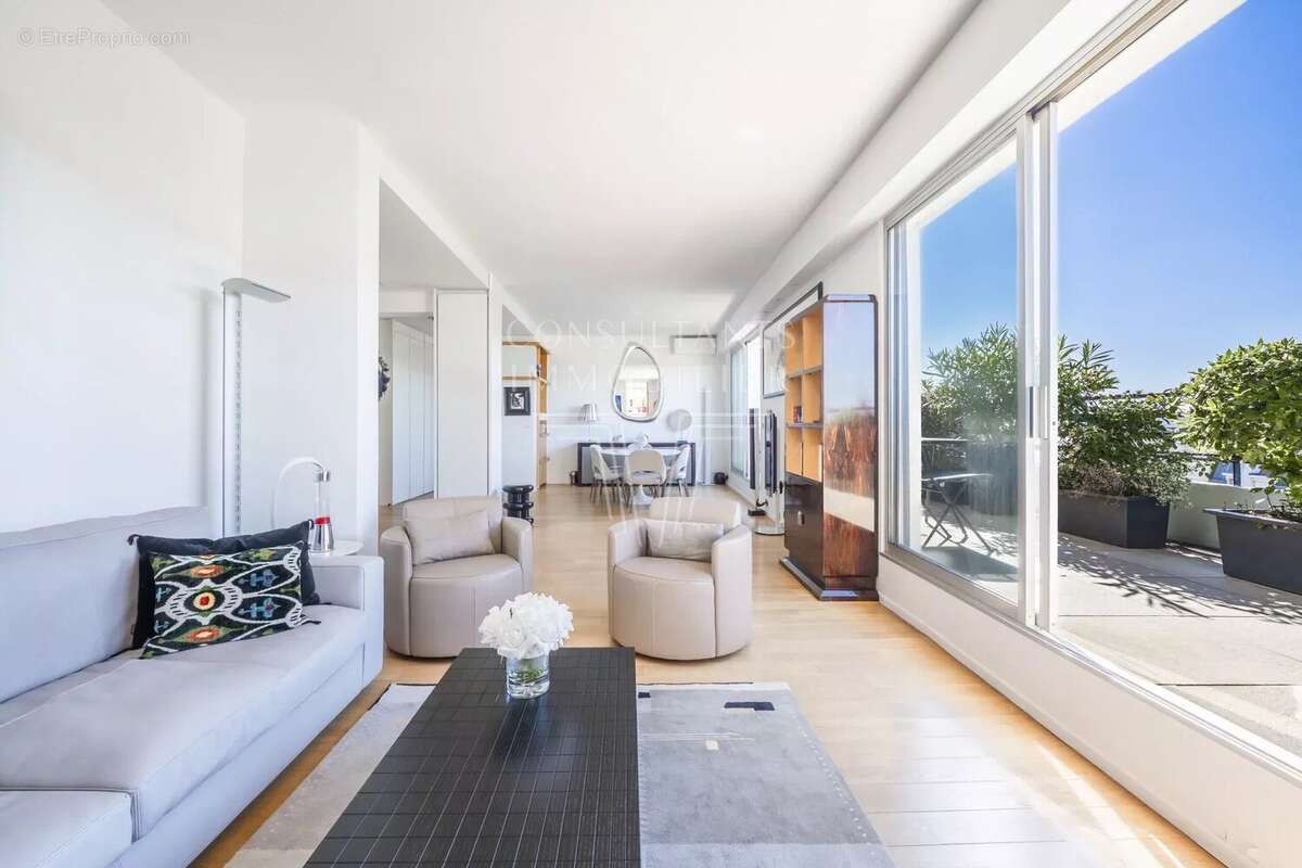 Appartement à PARIS-16E