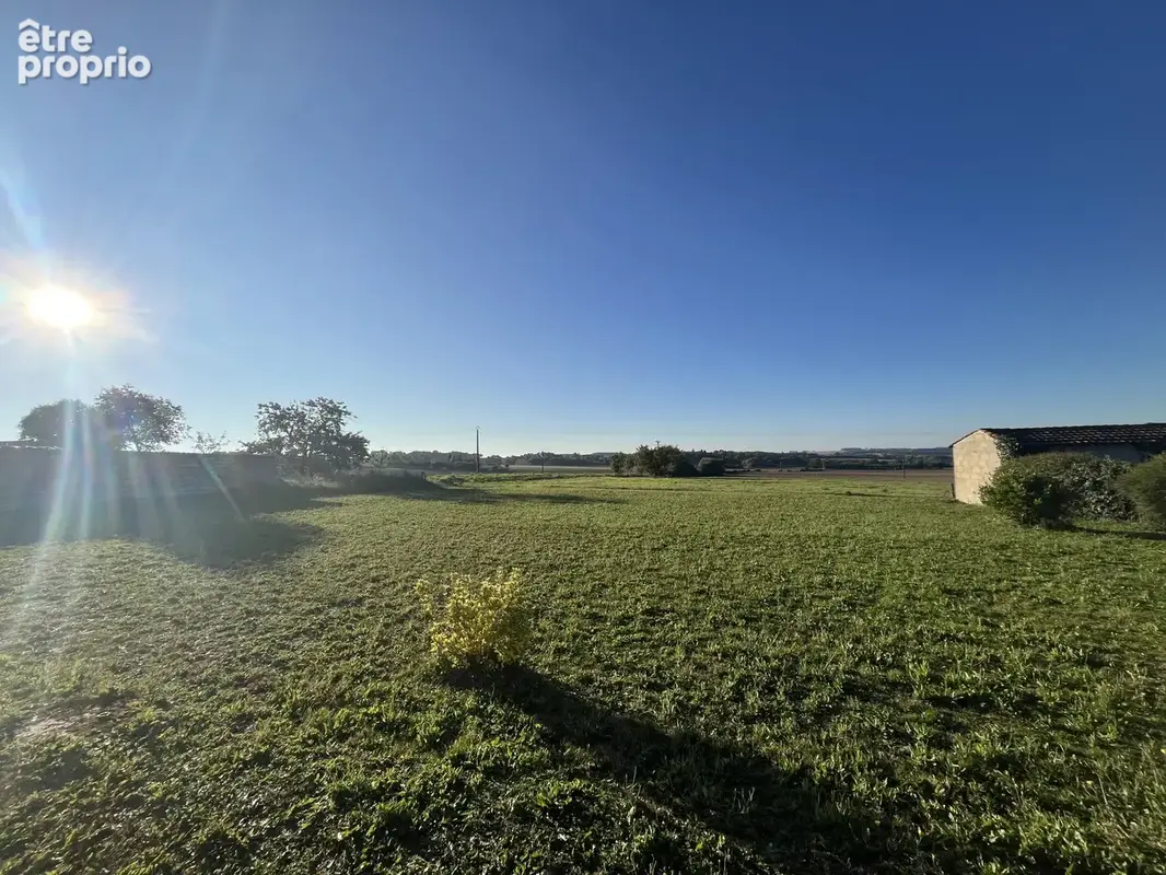 Ancien corps de ferme avec deux maisons mitoyennes, dépendances, terrain et vue campagne - photo 12