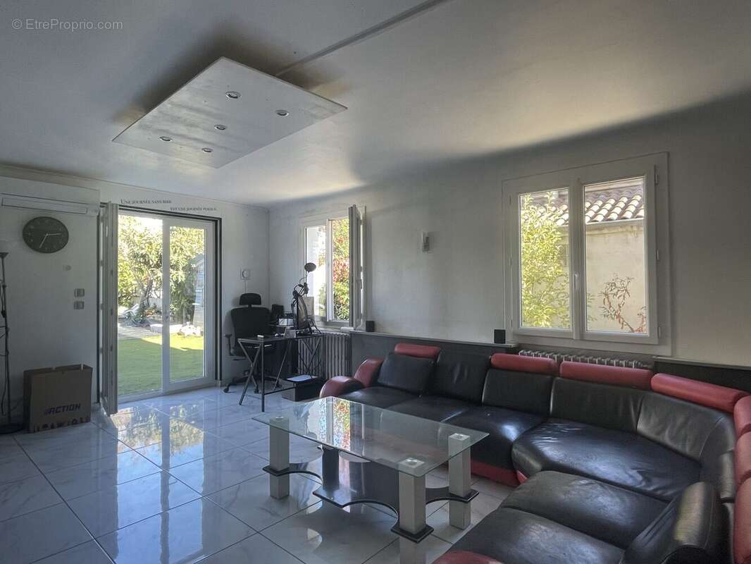 Maison 194 m² à Plan-De-Cuques  - photo 4