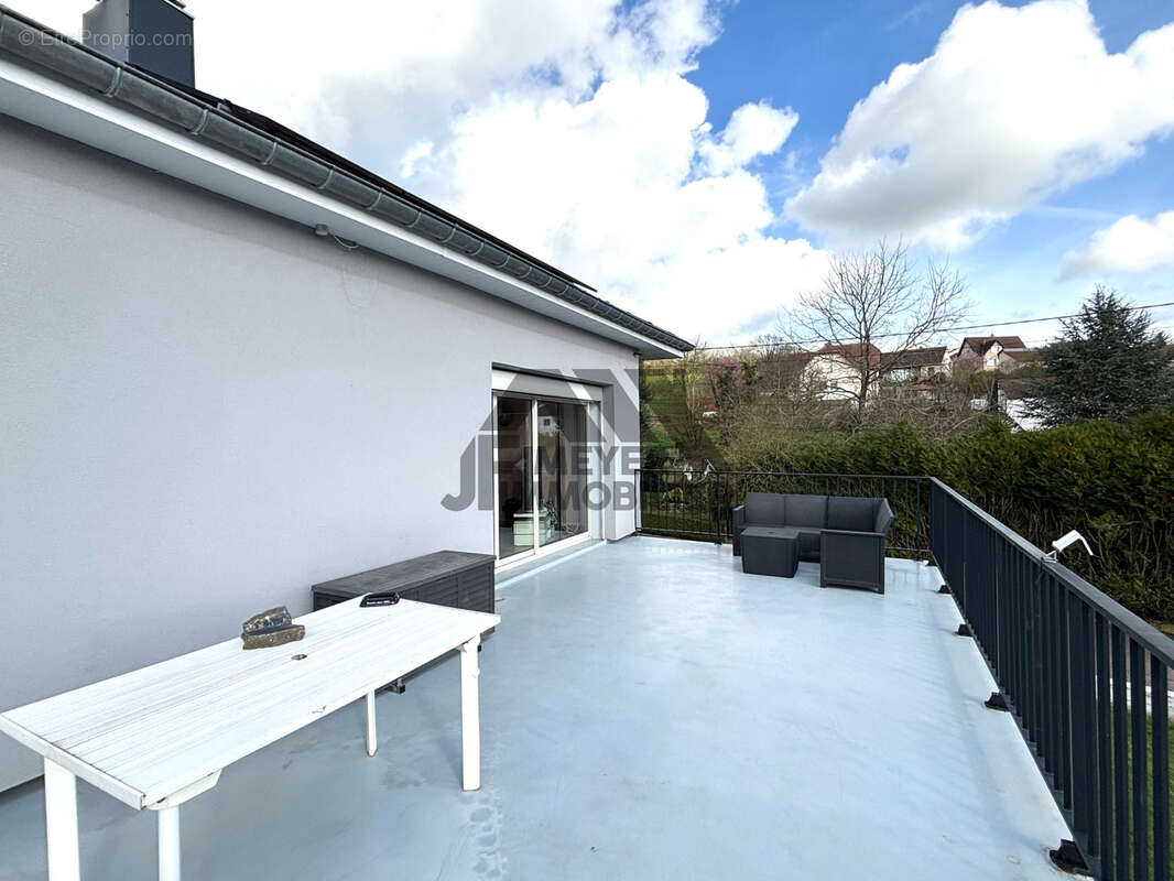Maison à LAY-SAINT-CHRISTOPHE