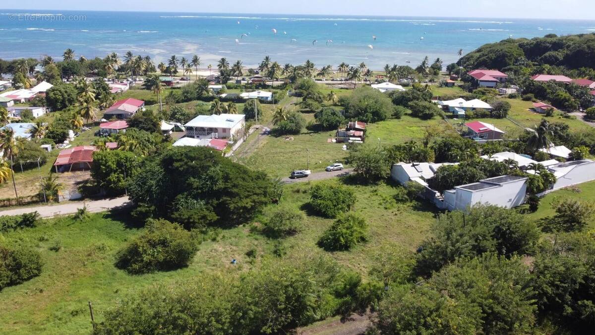 Terrain à LE VAUCLIN