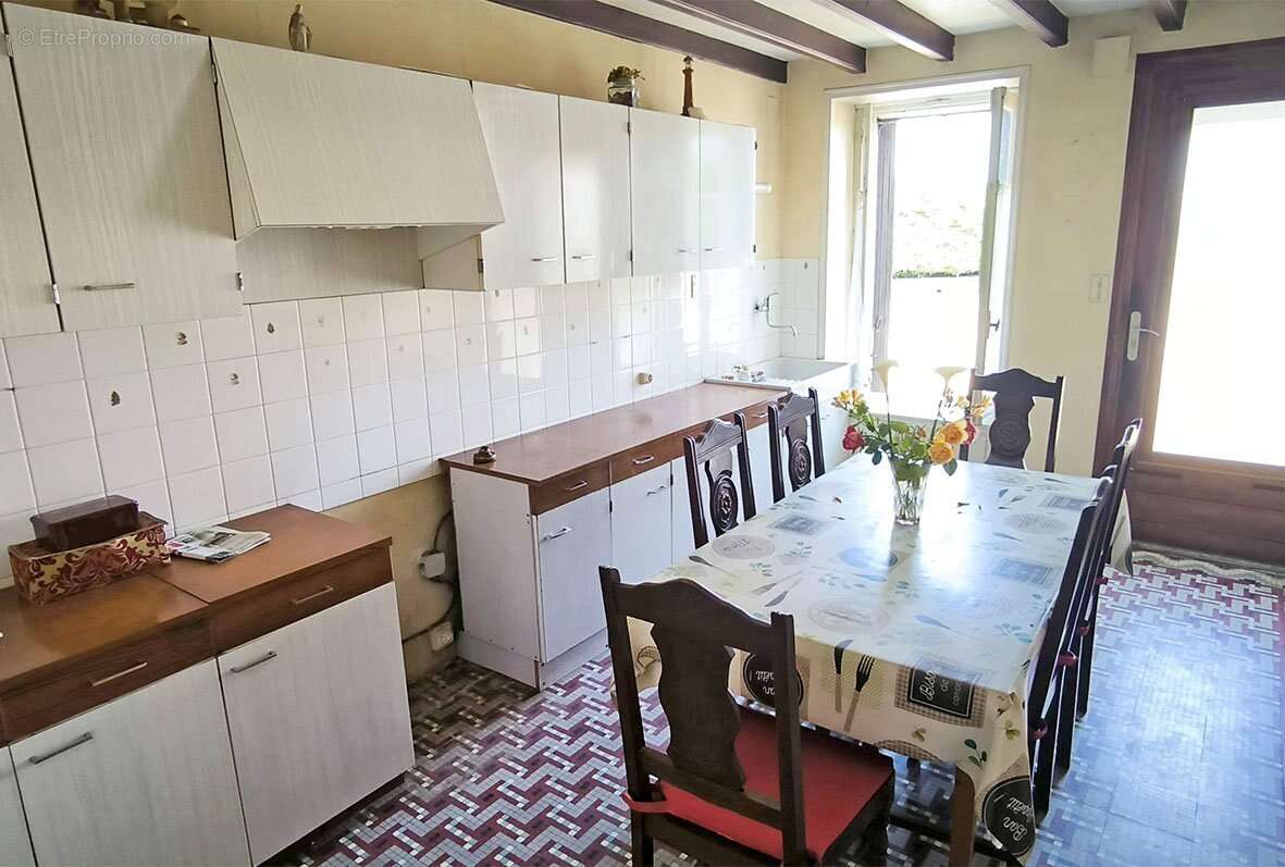 La Varenne  Maison de 131m² habitable sur 1328m² de terrain - photo 4