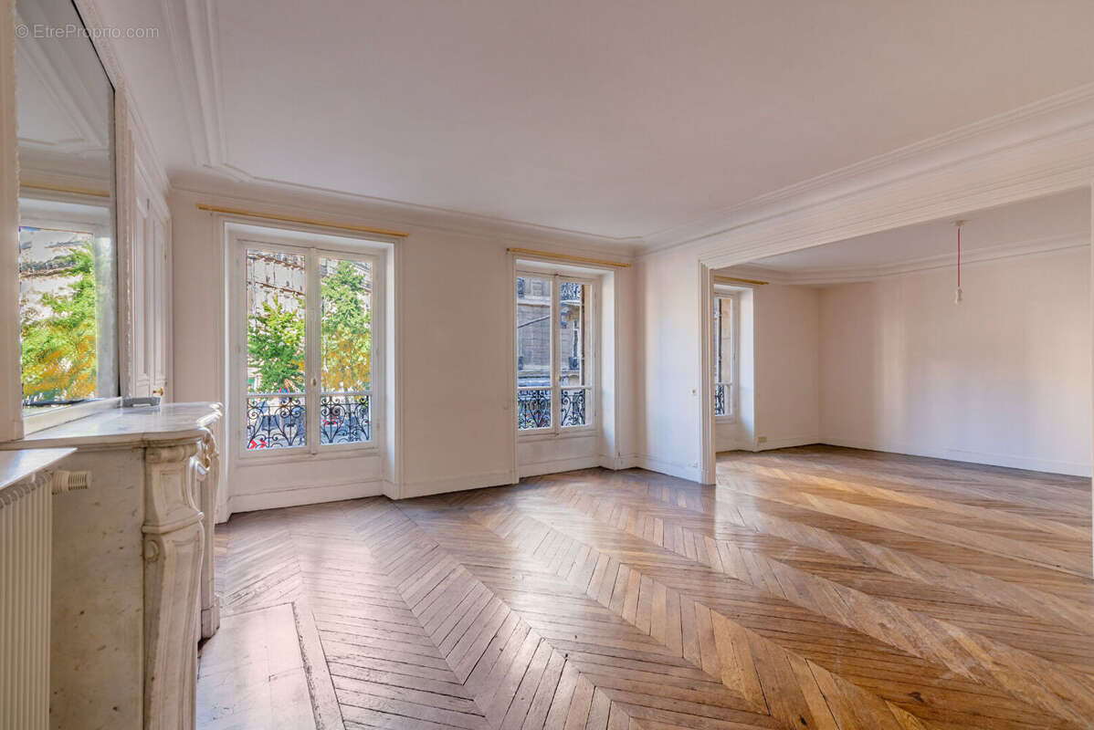 Appartement à PARIS-8E