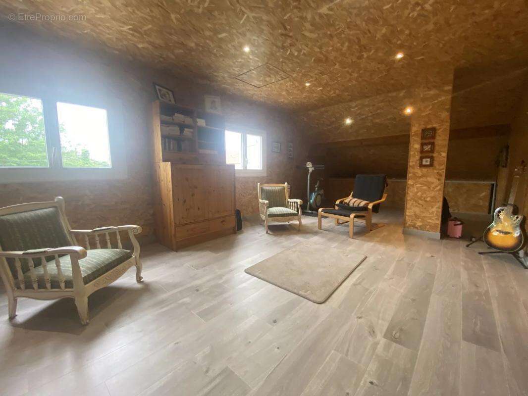 Appartement à FRONTENAUD