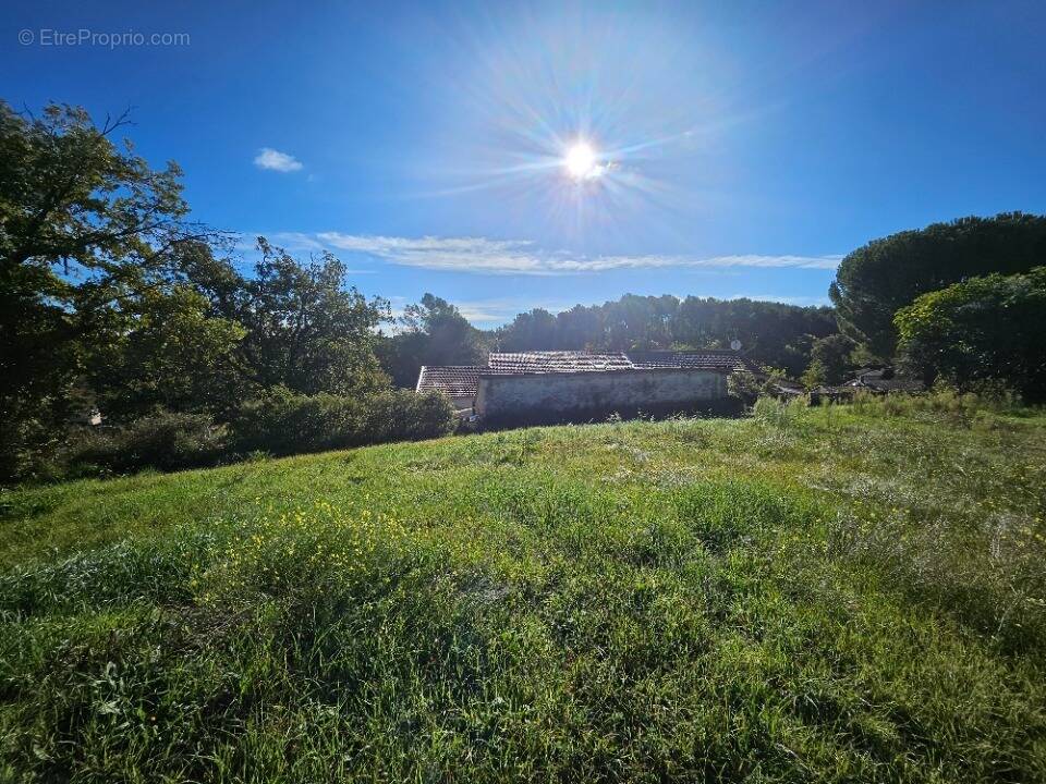 Terrain à GREASQUE