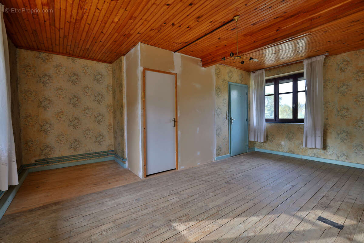 Maison à OYTIER-SAINT-OBLAS