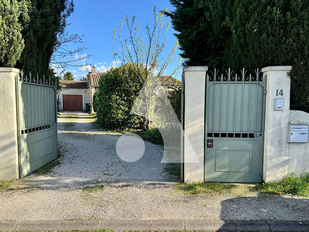 Maison à L'ISLE-SUR-LA-SORGUE