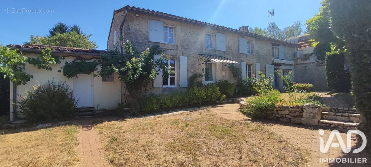 Photo 1 - Maison à SAINTE-NEOMAYE