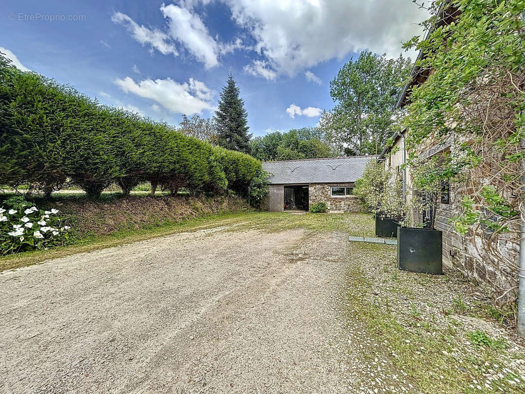 Maison à SAINT-MAURICE-EN-COTENTIN