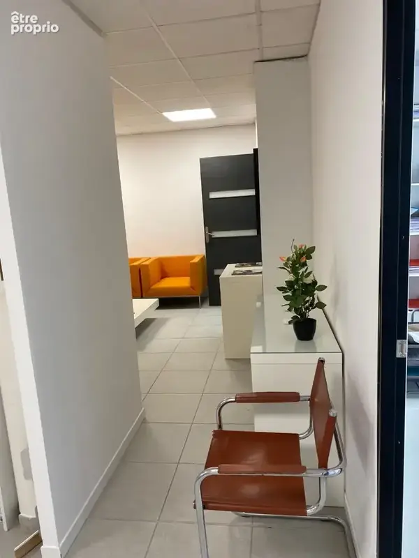 Bureaux 108m² eguilles - parking 275 000 - photo 5