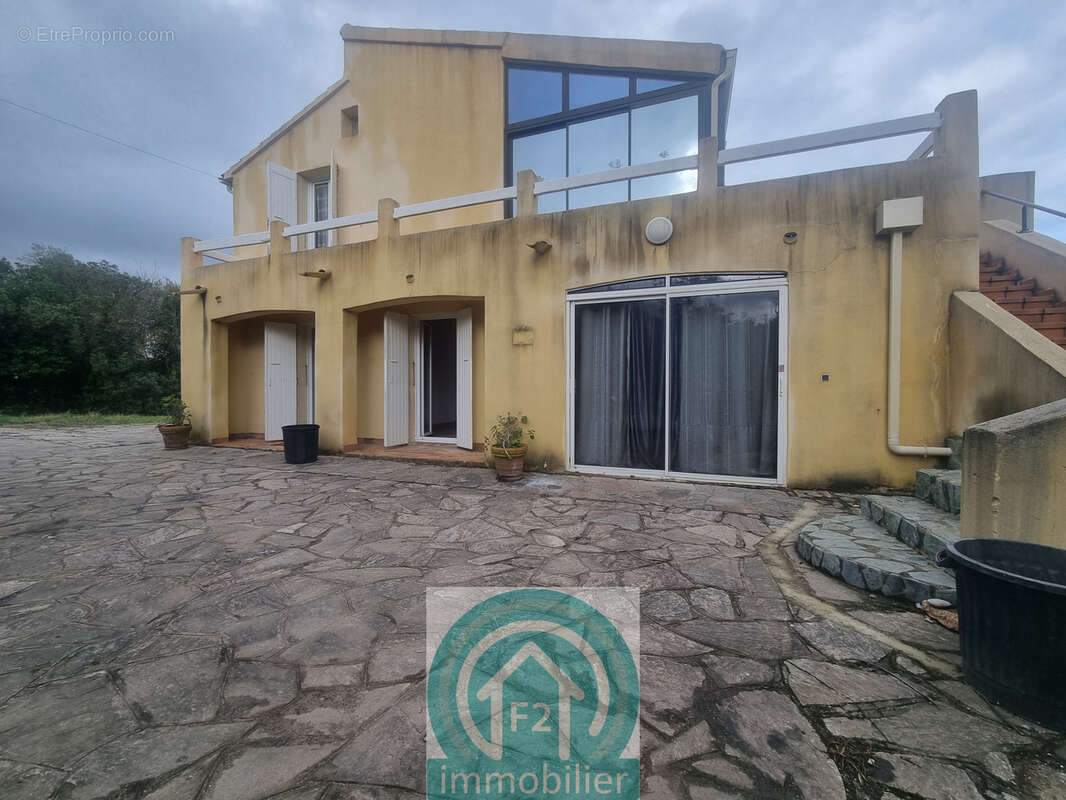 Grande propriété de 190m2 avec 19580m2 de terrain, à Santa Maria Poggio - photo 6