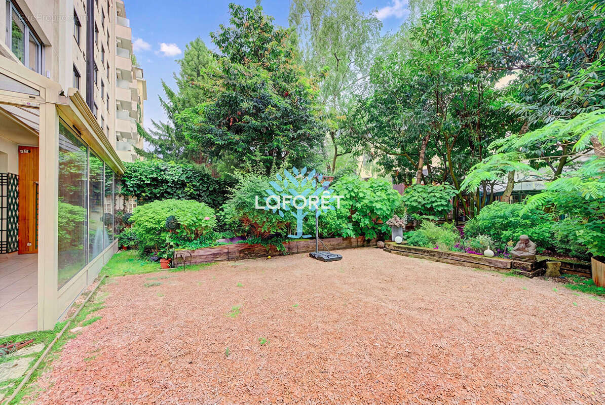 Appartement à NEUILLY-SUR-SEINE
