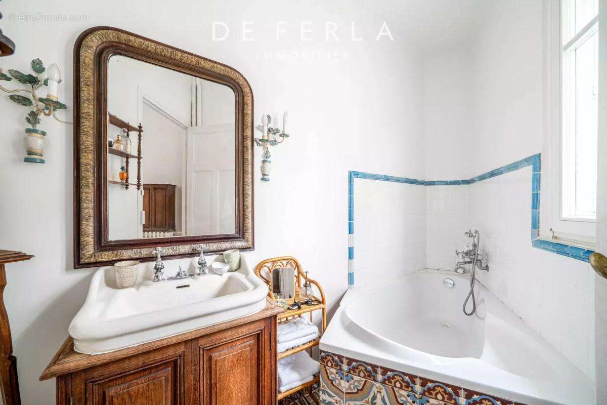 Appartement à PARIS-14E