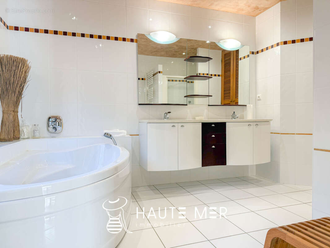 BATEAU - Propriété de plain-pied avec maison d’amis, piscine et parc arboré - photo 9