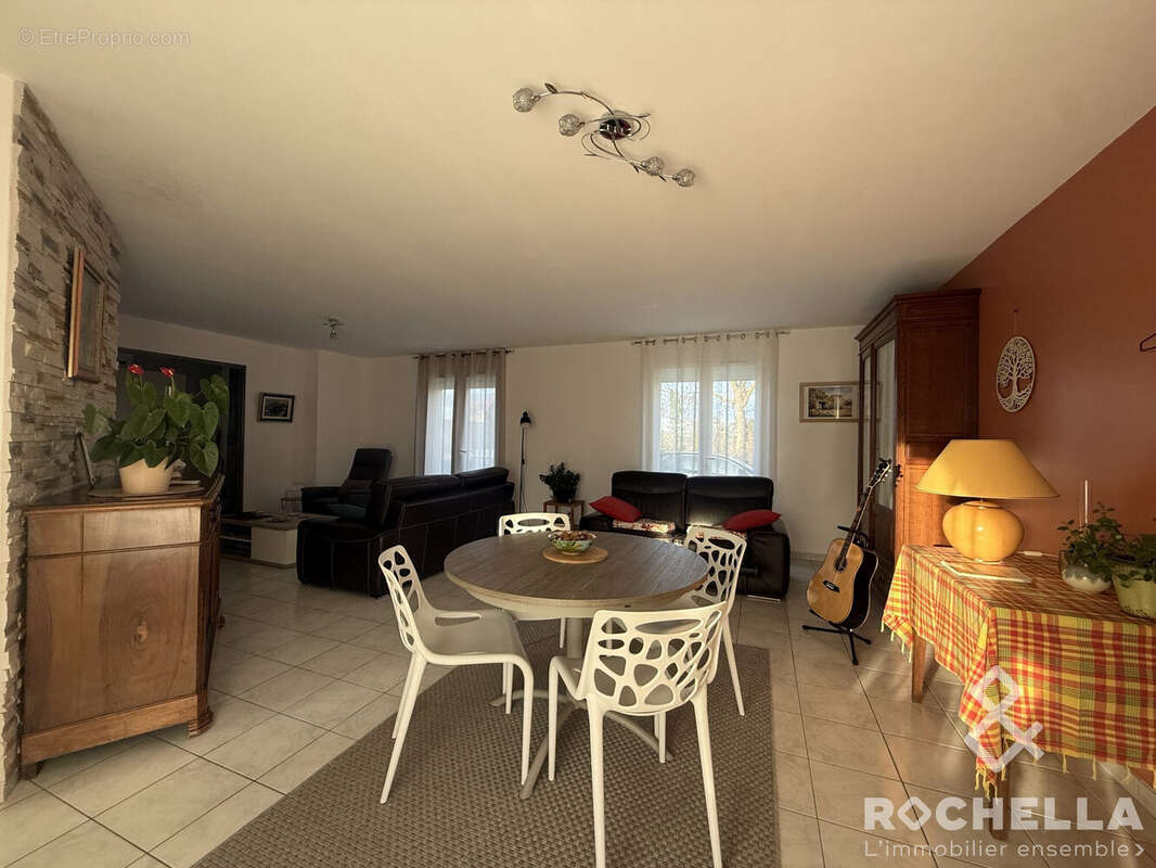 Séjour/salon - Maison à TONNAY-BOUTONNE