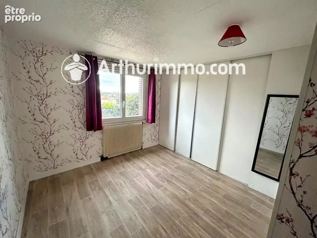 Maison familiale T5 avec jardin - TREVOUX - photo 7