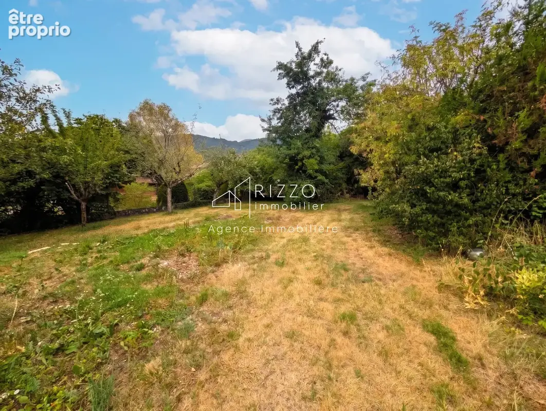 Terrain à CROZET