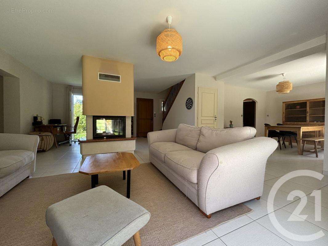 Maison à CHAILLAC-SUR-VIENNE