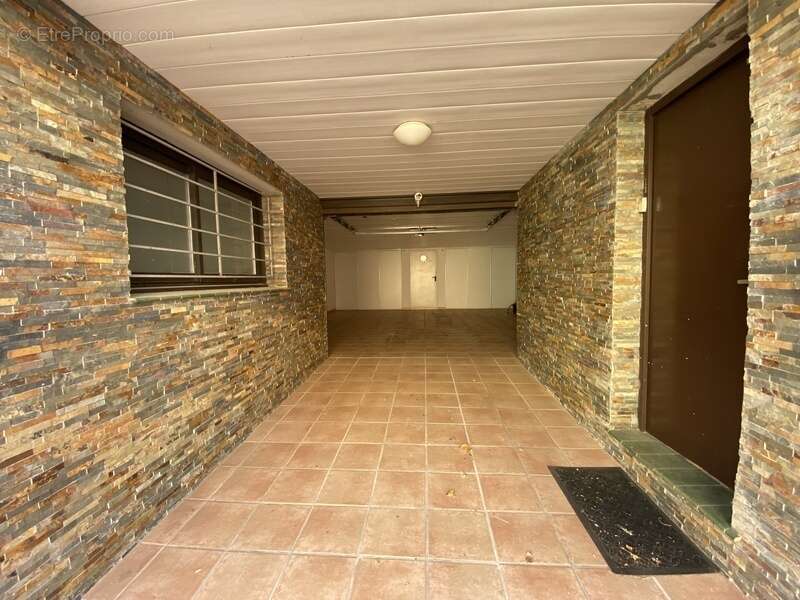 Dpt Pyrénées Orientales (66), à vendre proche LE SOLER Maison 5 pièces 169 m² garage, cour, jacuzzi - photo 11