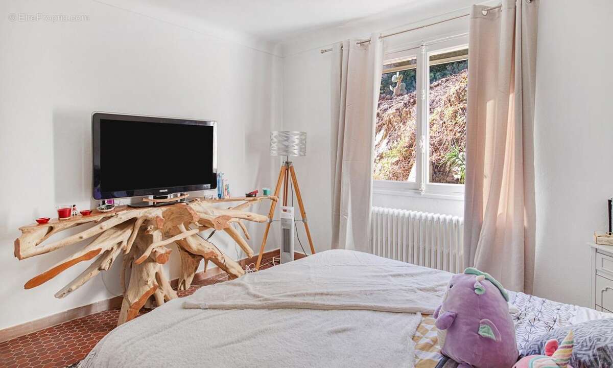 Maison 220 m² à Roquebrune-Sur-Argens  - photo 5